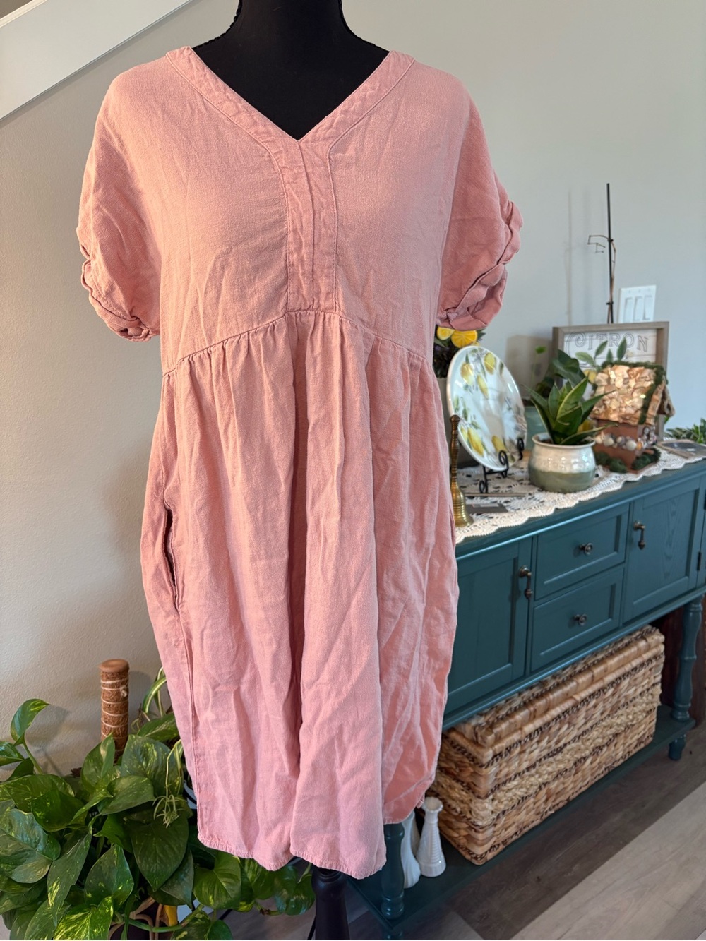 Briggs New York Dusty Pink V-Neck Midi Dress